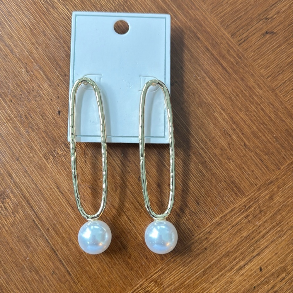 Hammered Gold Oval Hoop with Pearl Earrings